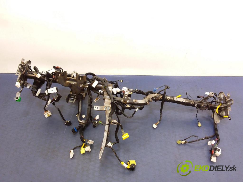 Kia Ceed 2014 kokpit,pristrojová doska 84410-A2000