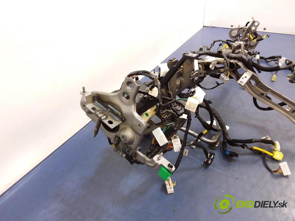 Kia Ceed 2014 kokpit,pristrojová doska 84410-A2000