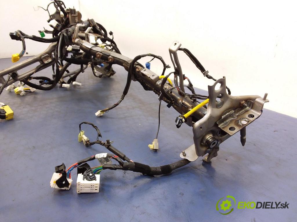 Kia Ceed 2014 kokpit,pristrojová doska 84410-A2000