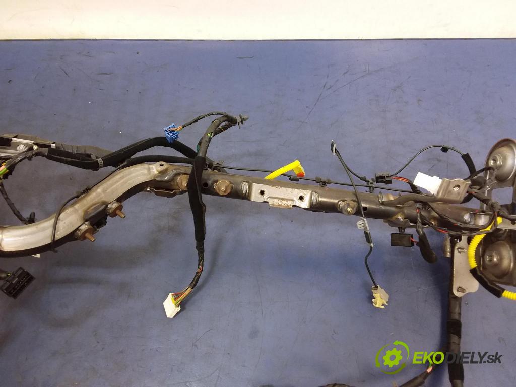 Kia Ceed 2014 kokpit,pristrojová doska 84410-A2000