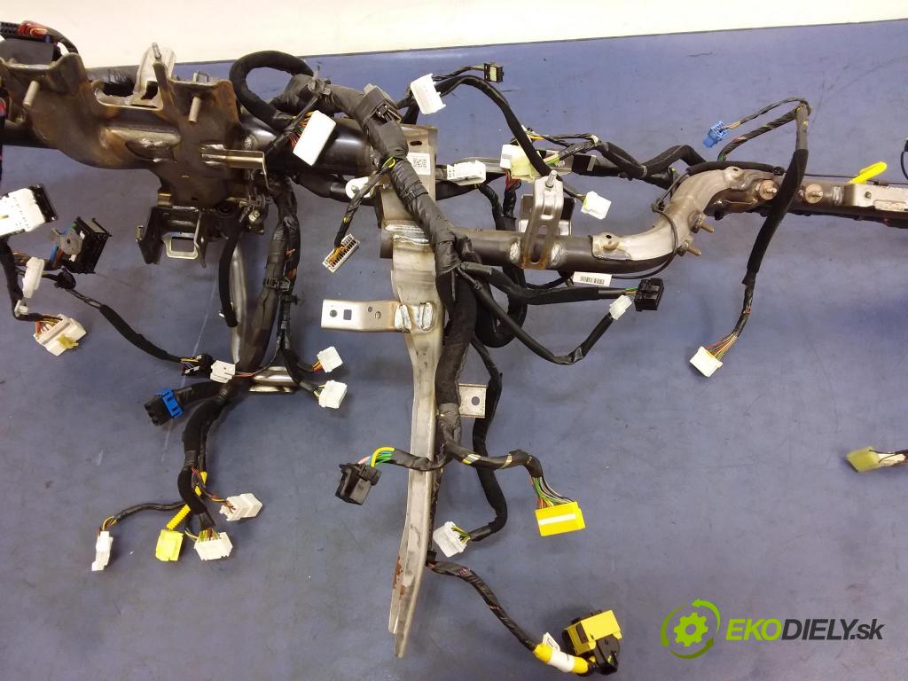 Kia Ceed 2014 kokpit,pristrojová doska 84410-A2000