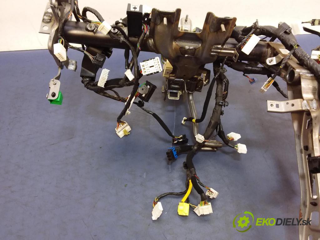 Kia Ceed 2014 kokpit,pristrojová doska 84410-A2000