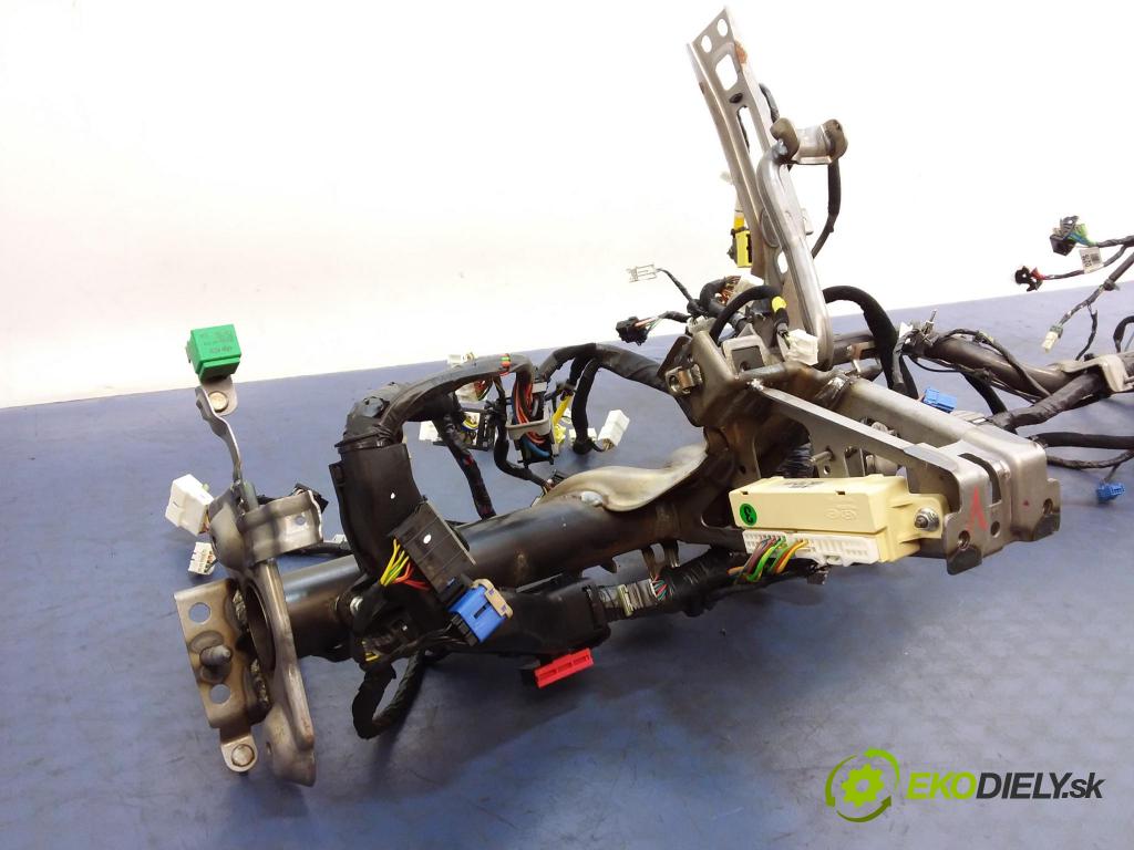 Kia Ceed 2014 kokpit,pristrojová doska 84410-A2000