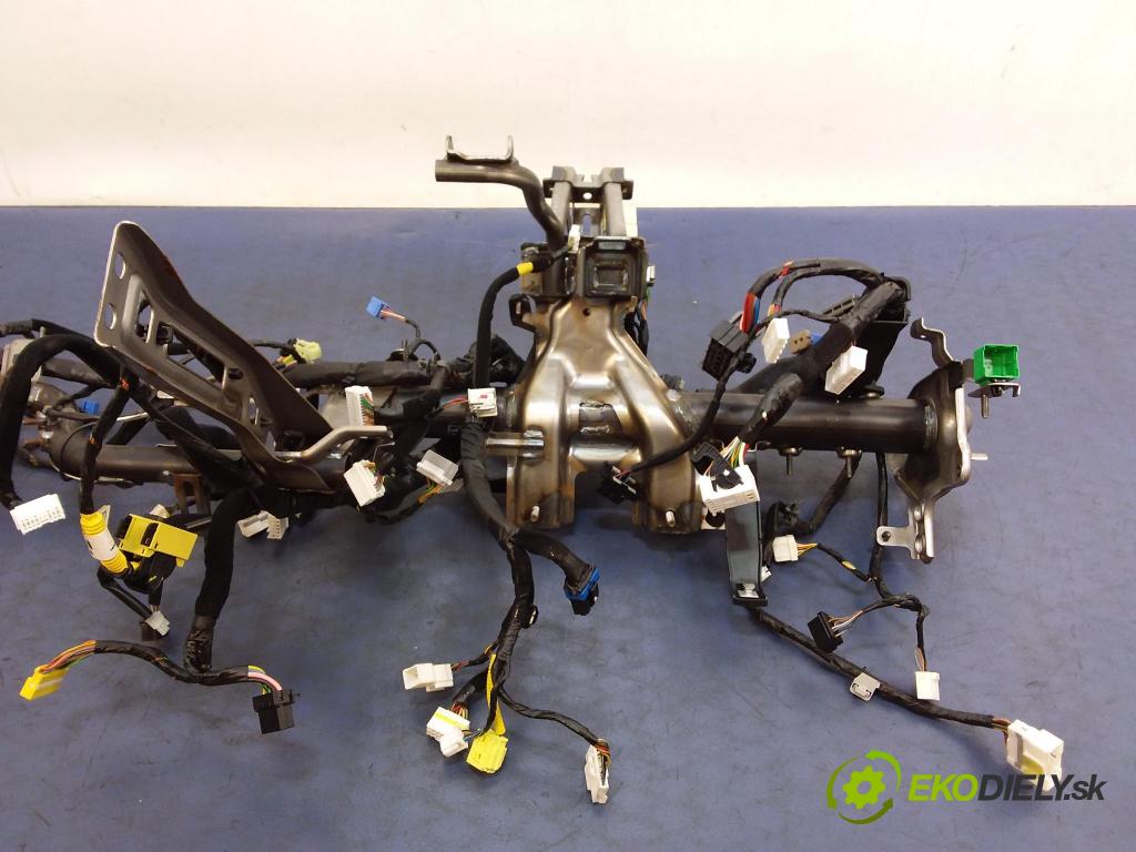 Kia Ceed 2014 kokpit,pristrojová doska 84410-A2000