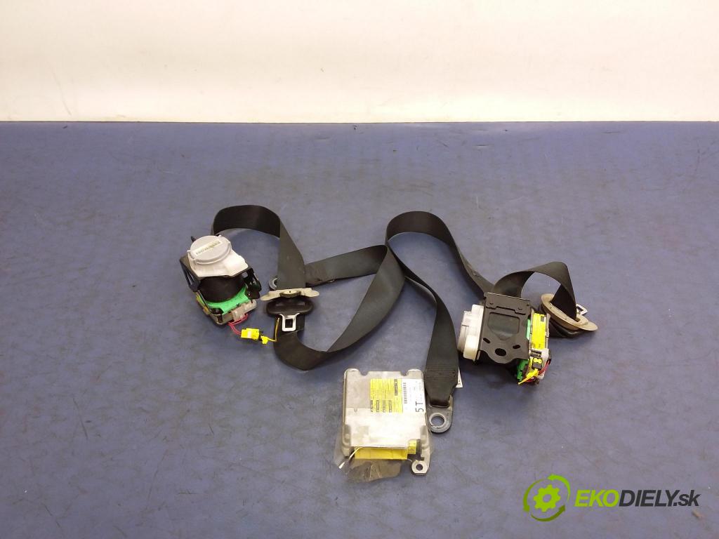 Toyota Auris 2007 kokpit,pristrojová doska