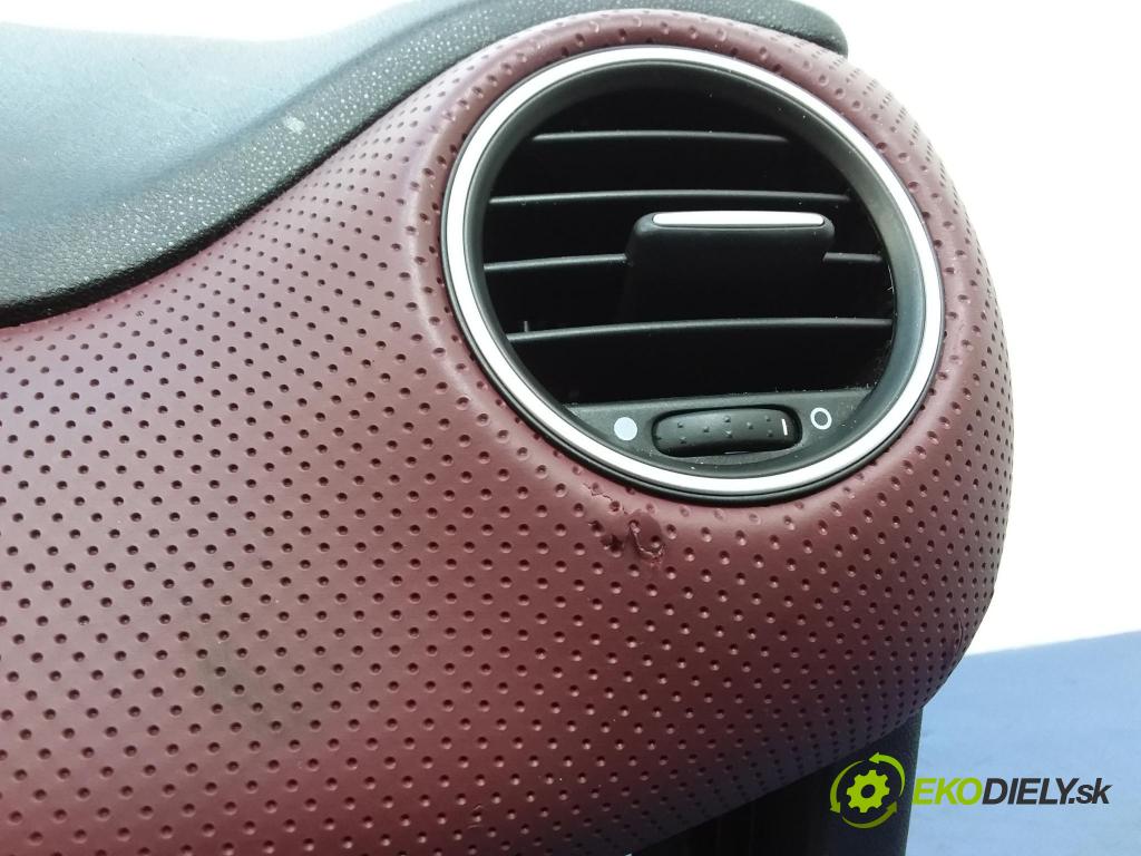 Fiat Punto 2010 kokpit,pristrojová doska