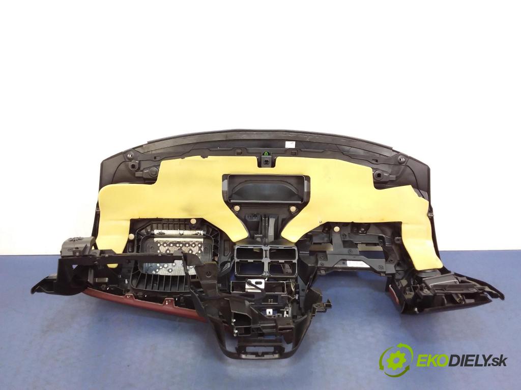 Fiat Punto 2010 kokpit,pristrojová doska