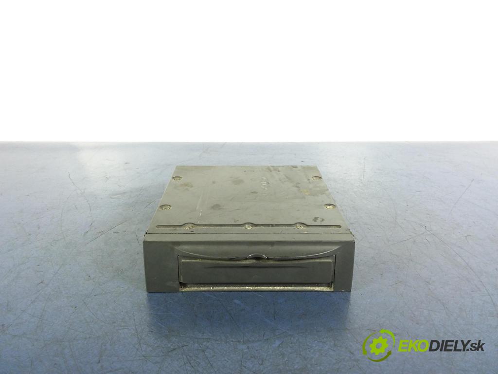Volvo Xc90 2004 Radio I Navigácia: 30679699
