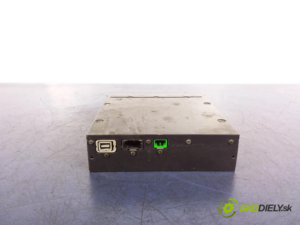 Volvo Xc90 2004 Radio I Navigácia: 30679699