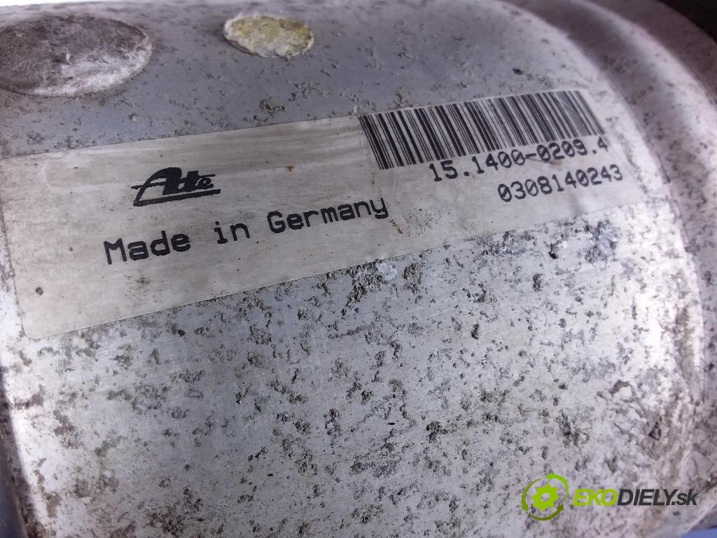 Audi A8 2003 tlmič zad Vľavo.: 4E0616001E