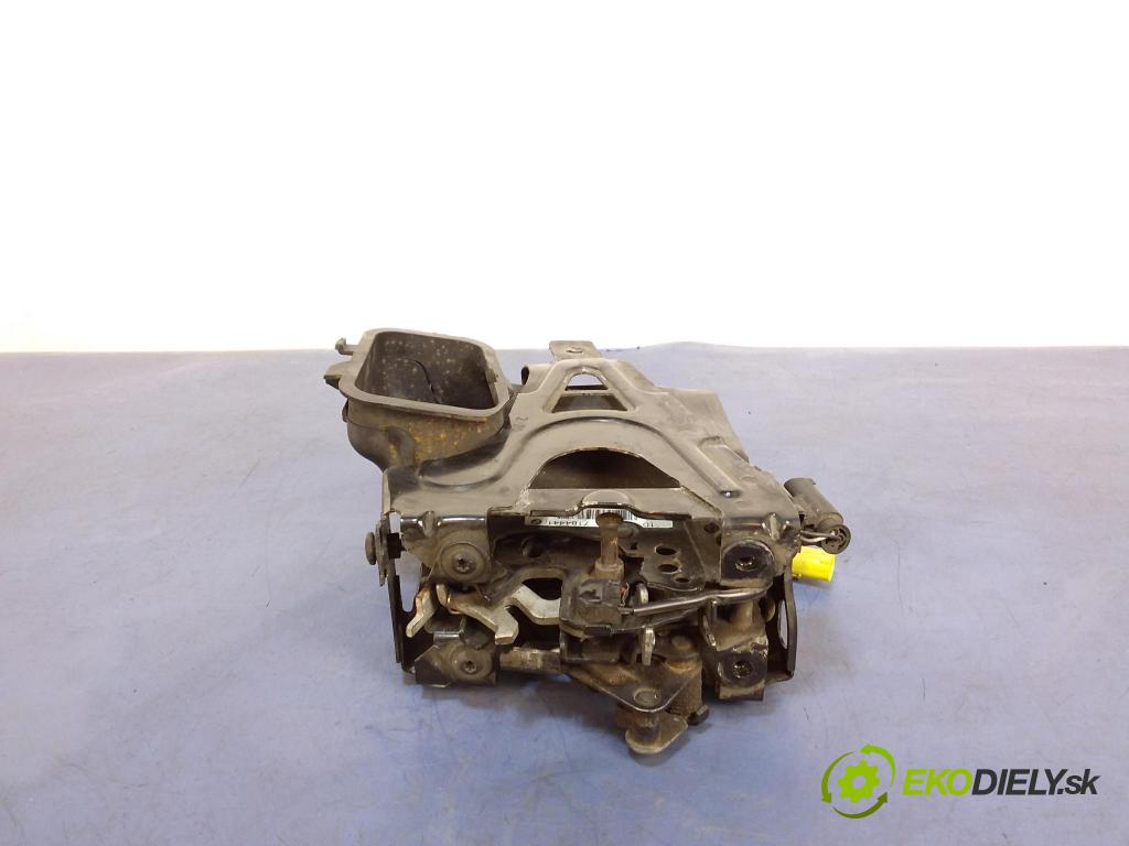 Bmw Seria 5 2010 zámek masky: 7184441