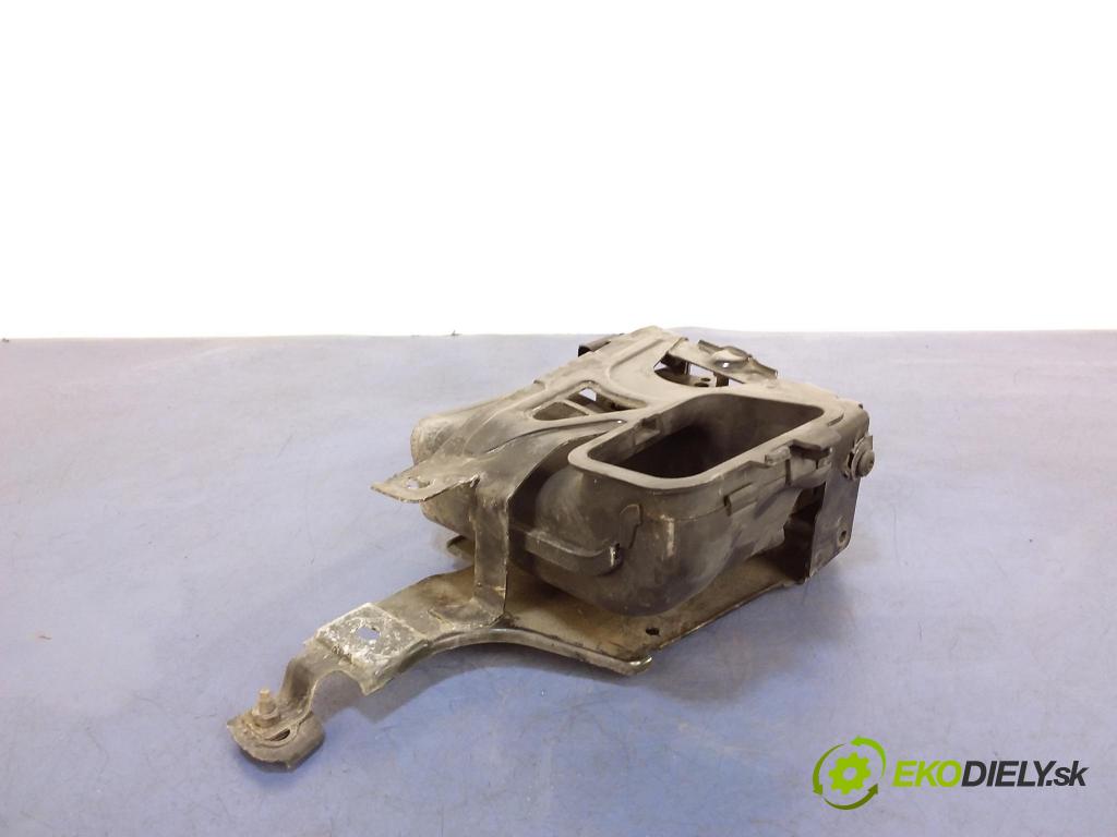 Bmw Seria 5 2010 zámek masky: 7184441