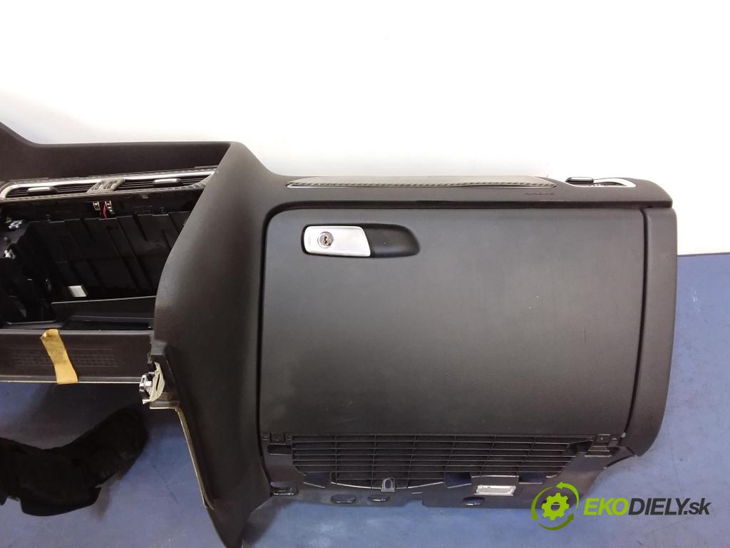 Audi A4 2012 kokpit,pristrojová doska