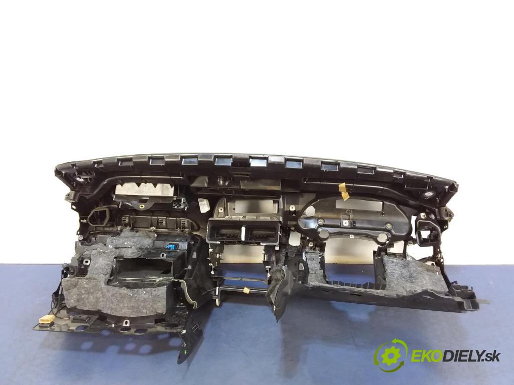Audi A4 2012 kokpit,pristrojová doska