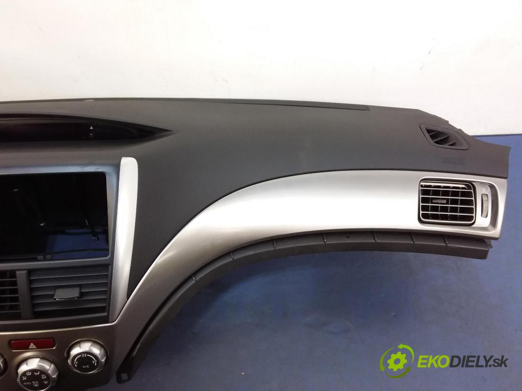 Subaru Forester 2009 kokpit,pristrojová doska
