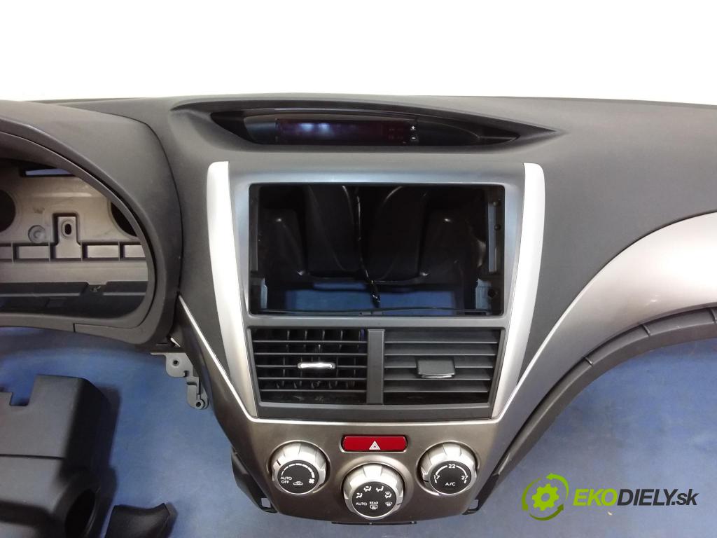 Subaru Forester 2009 kokpit,pristrojová doska