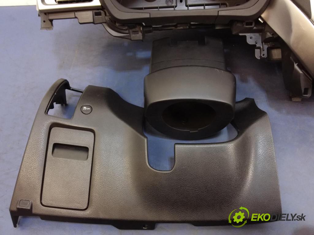 Subaru Forester 2009 kokpit,pristrojová doska