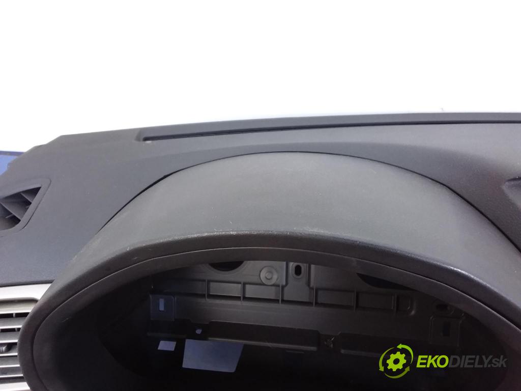Subaru Forester 2009 kokpit,pristrojová doska