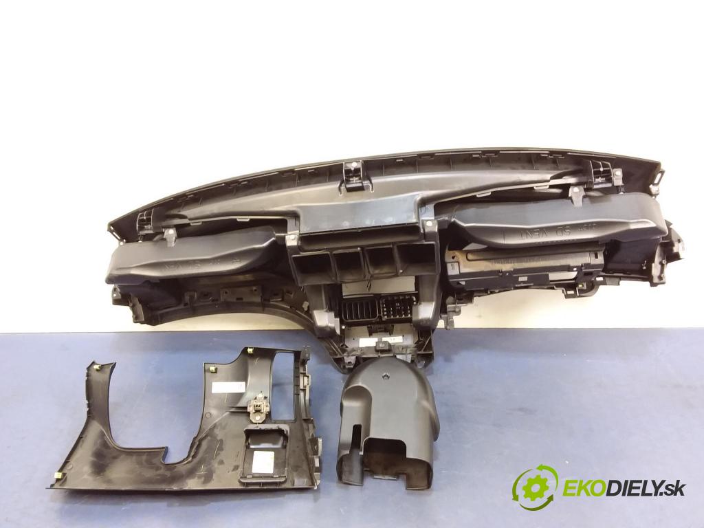 Subaru Forester 2009 kokpit,pristrojová doska