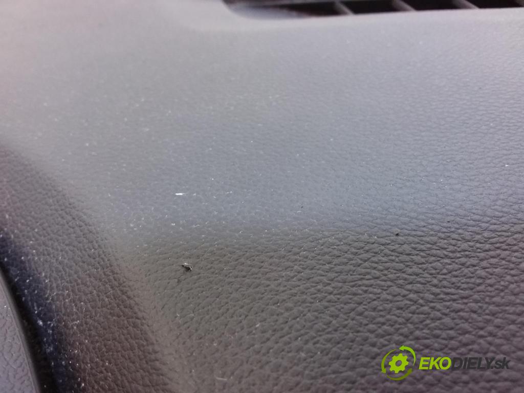 Opel Astra 2014 kokpit,pristrojová doska