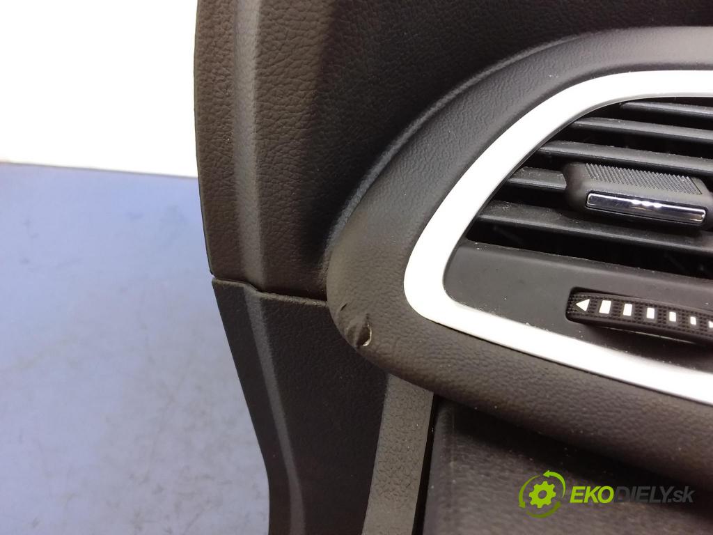Opel Astra 2014 kokpit,pristrojová doska