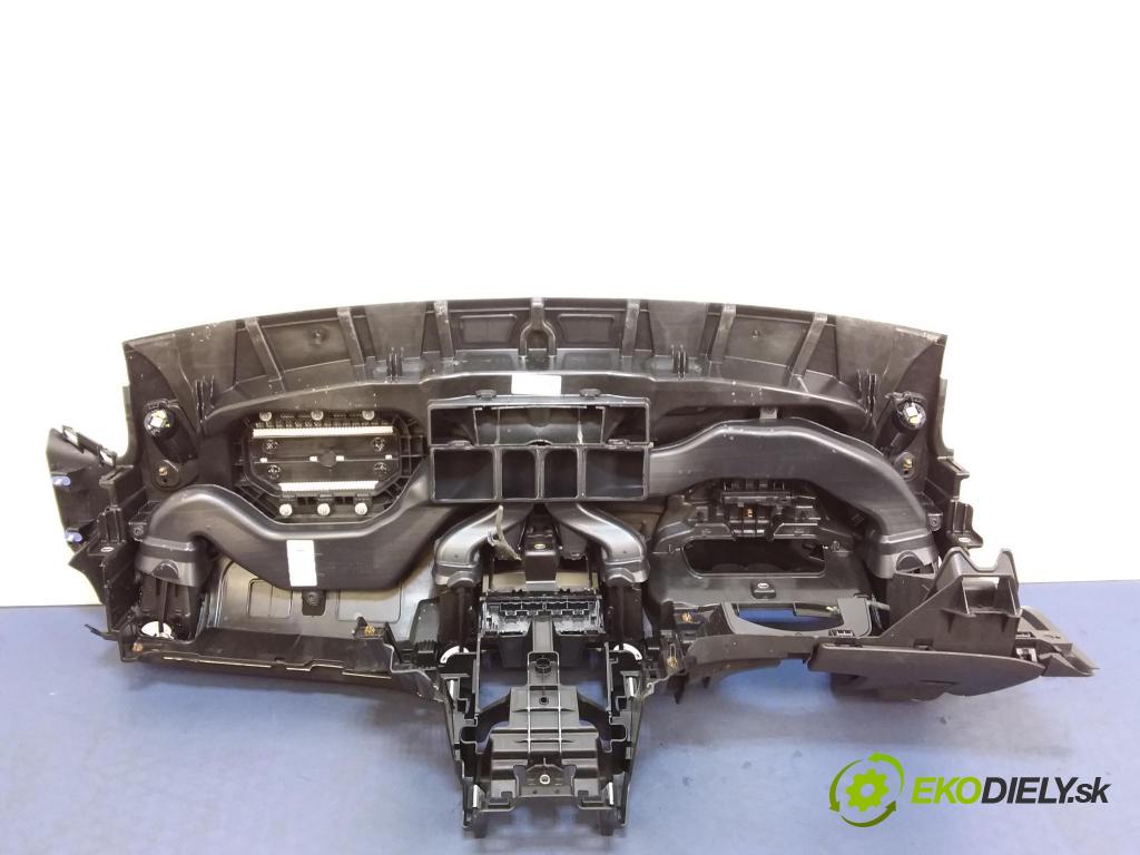 Opel Astra 2014 kokpit,pristrojová doska