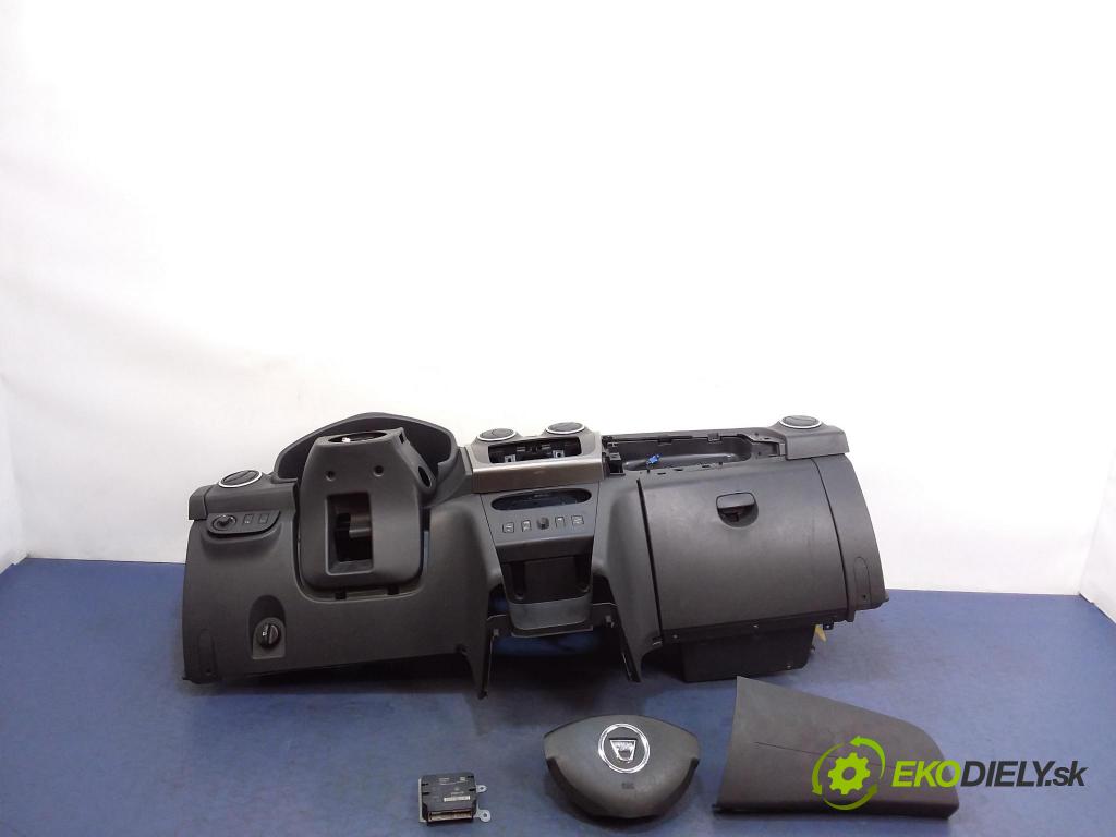 Dacia Sandero 2013 kokpit,pristrojová doska