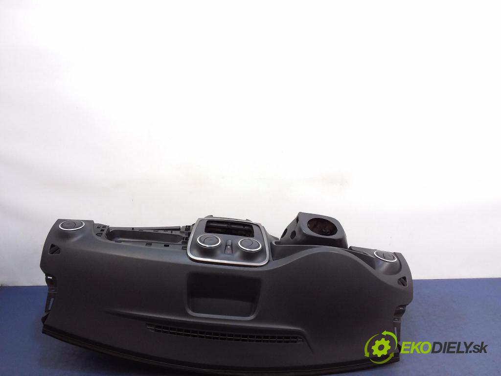 Dacia Sandero 2013 kokpit,pristrojová doska