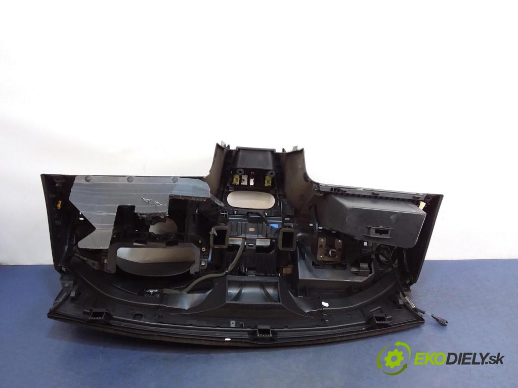 Dacia Sandero 2013 kokpit,pristrojová doska