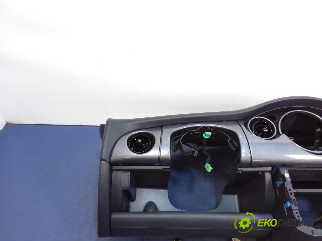 Mini Cooper 2002 kokpit,pristrojová doska