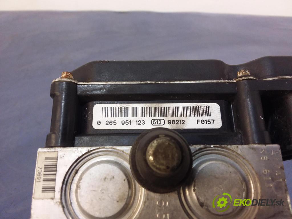 Subaru Forester 2009 čerpadlo ABS x 27536SC020