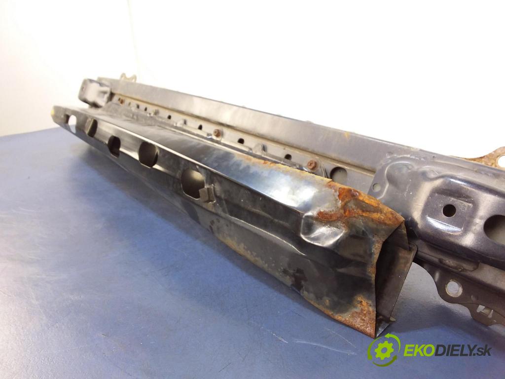Subaru Forester 2009 výztuha narazník před
