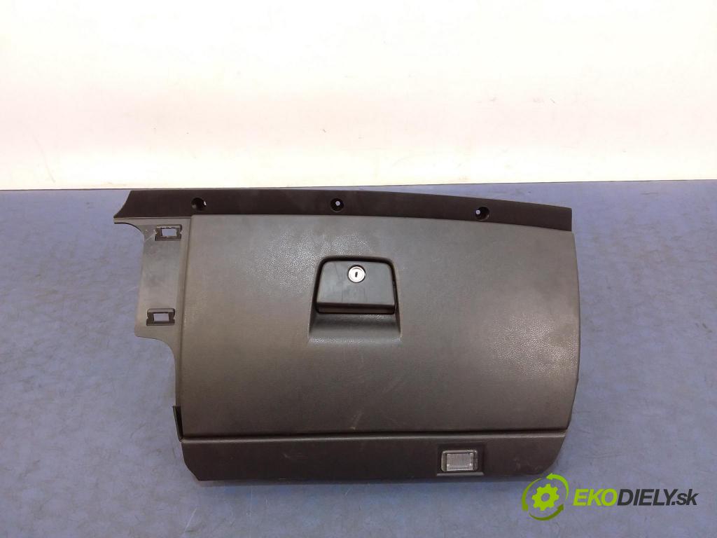 Volvo V50 2006 kokpit,pristrojová doska