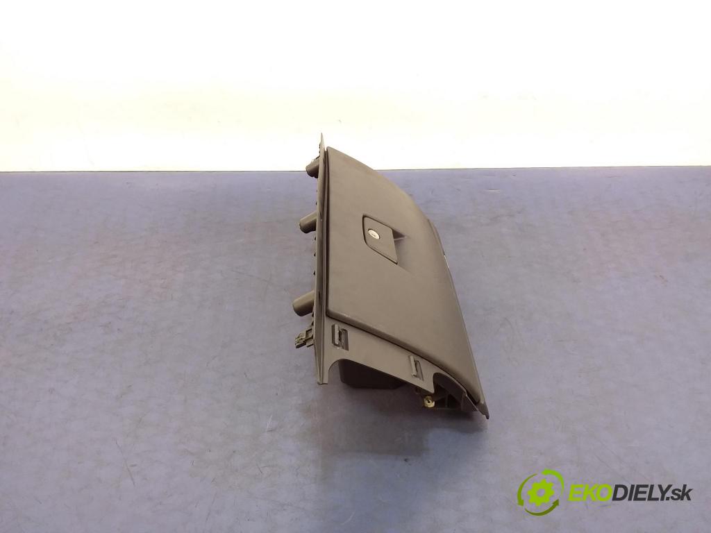Volvo V50 2006 kokpit,pristrojová doska