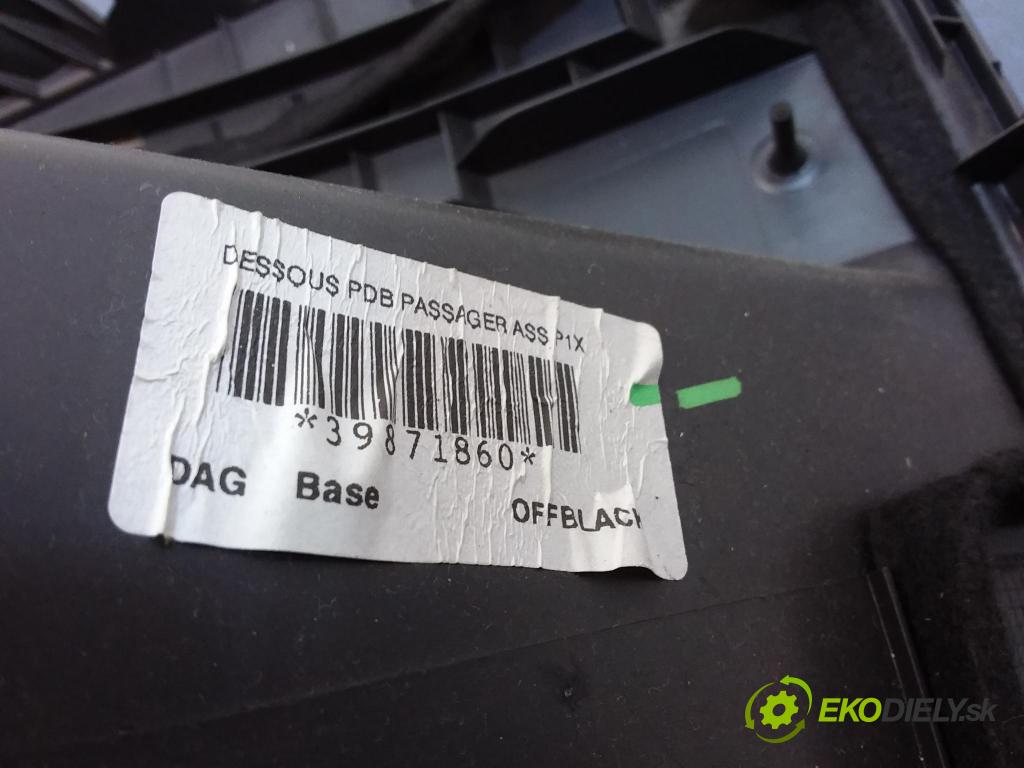 Volvo V50 2006 kokpit,pristrojová doska