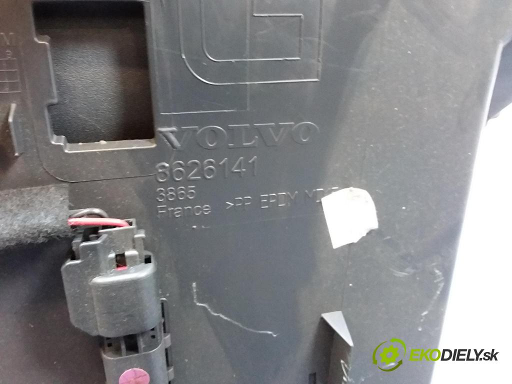 Volvo V50 2006 kokpit,pristrojová doska 