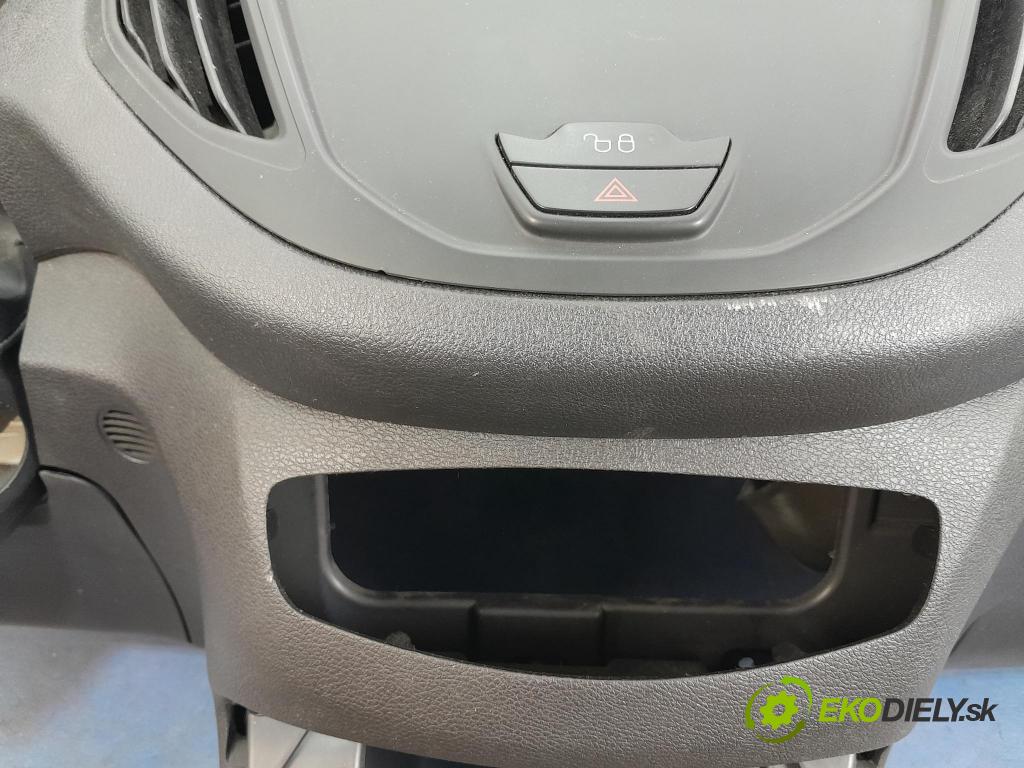 Ford Transit courier 2017 kokpit,pristrojová doska
