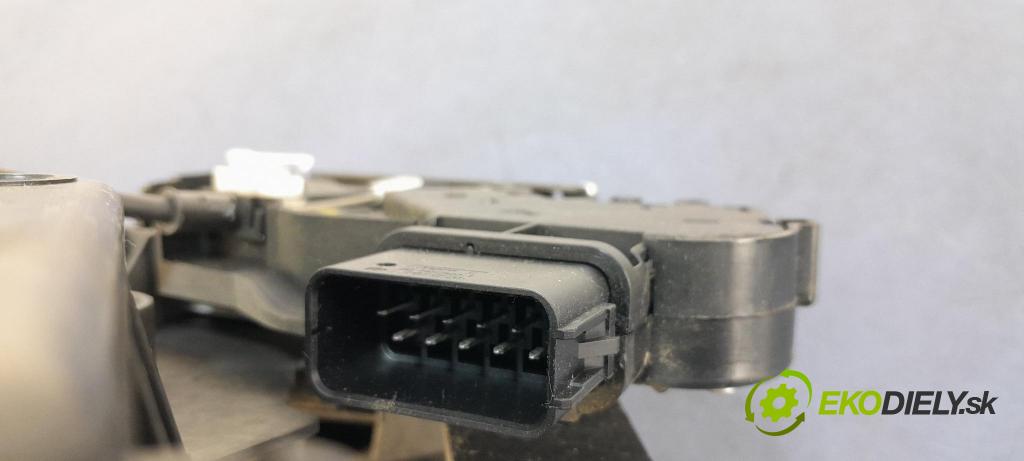 Volvo Xc60 2011 zámok dvere zad v pravo: 30753338