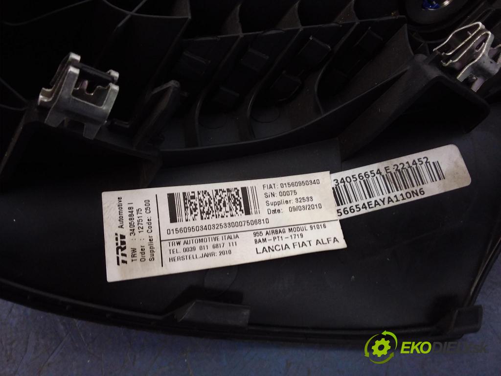Alfa romeo Mito 2010 kokpit,pristrojová doska