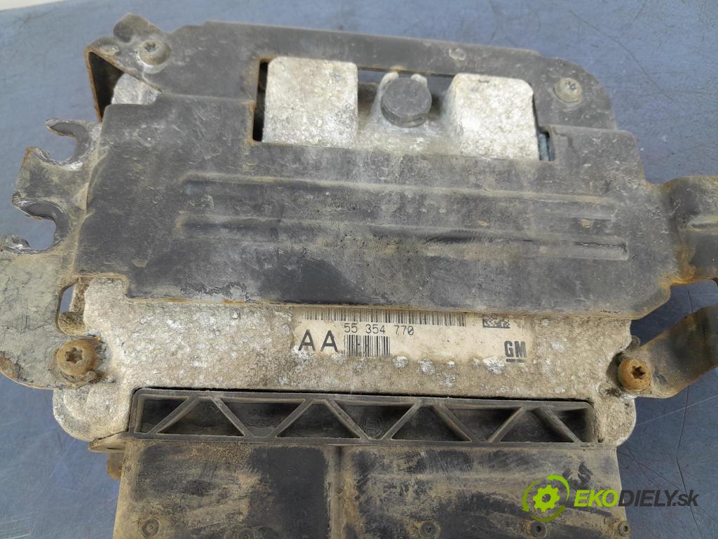 Saab 9-3 2005 riadiaca jednotka Motor: 55354770