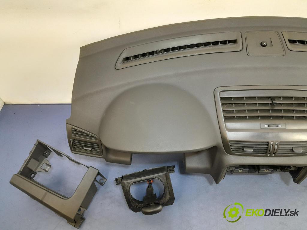 Fiat Croma 2010 kokpit,pristrojová doska