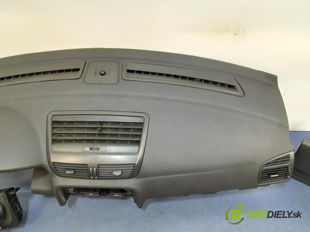 Fiat Croma 2010 kokpit,pristrojová doska