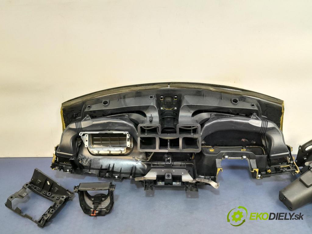 Fiat Croma 2010 kokpit,pristrojová doska