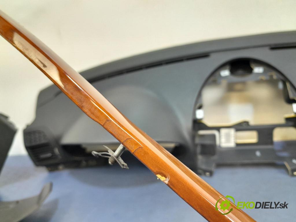Mercedes E-klasa 2008 kokpit,pristrojová doska