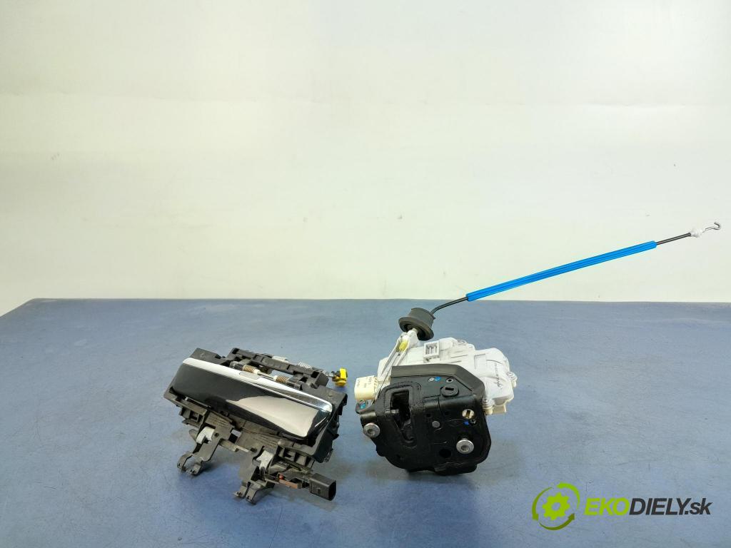Audi A8 2007 zámek dveře Zad: v pravo: 4F0839016