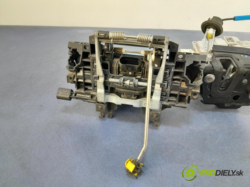 Audi A8 2007 zámek dveře Zad: v pravo: 4F0839016