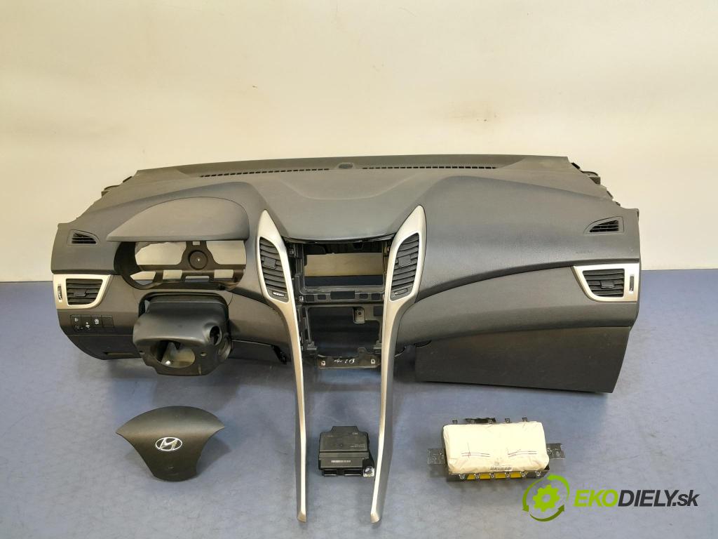 Hyundai I30 2016 kokpit,pristrojová doska