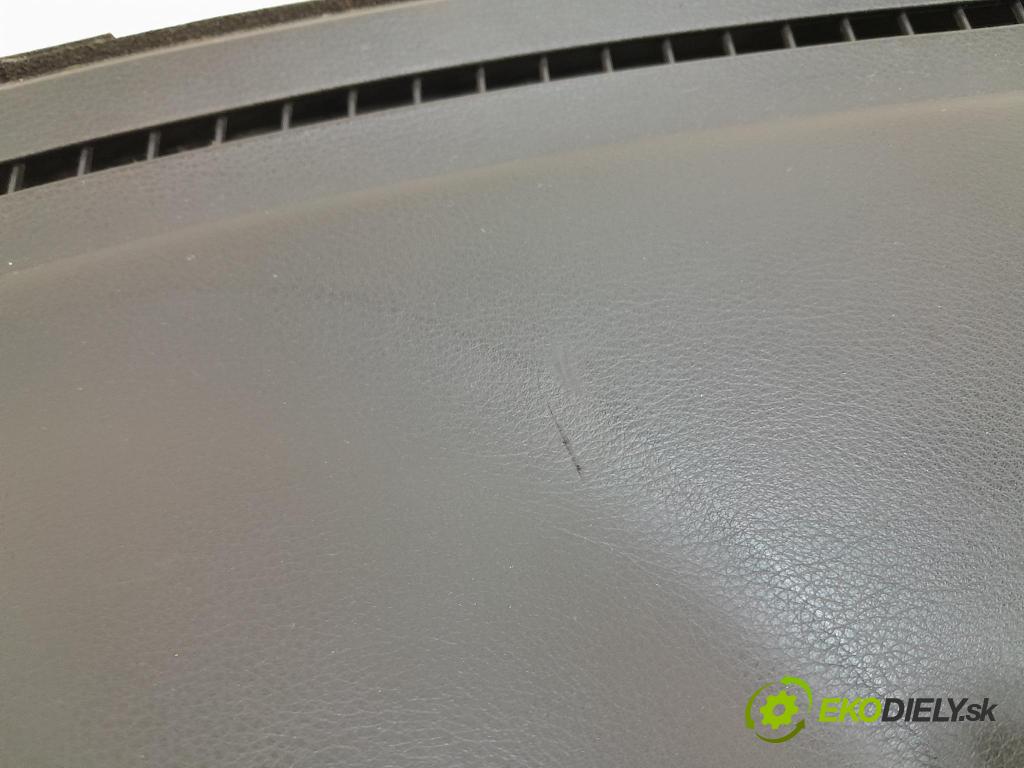 Subaru Outback 2008 kokpit,pristrojová doska