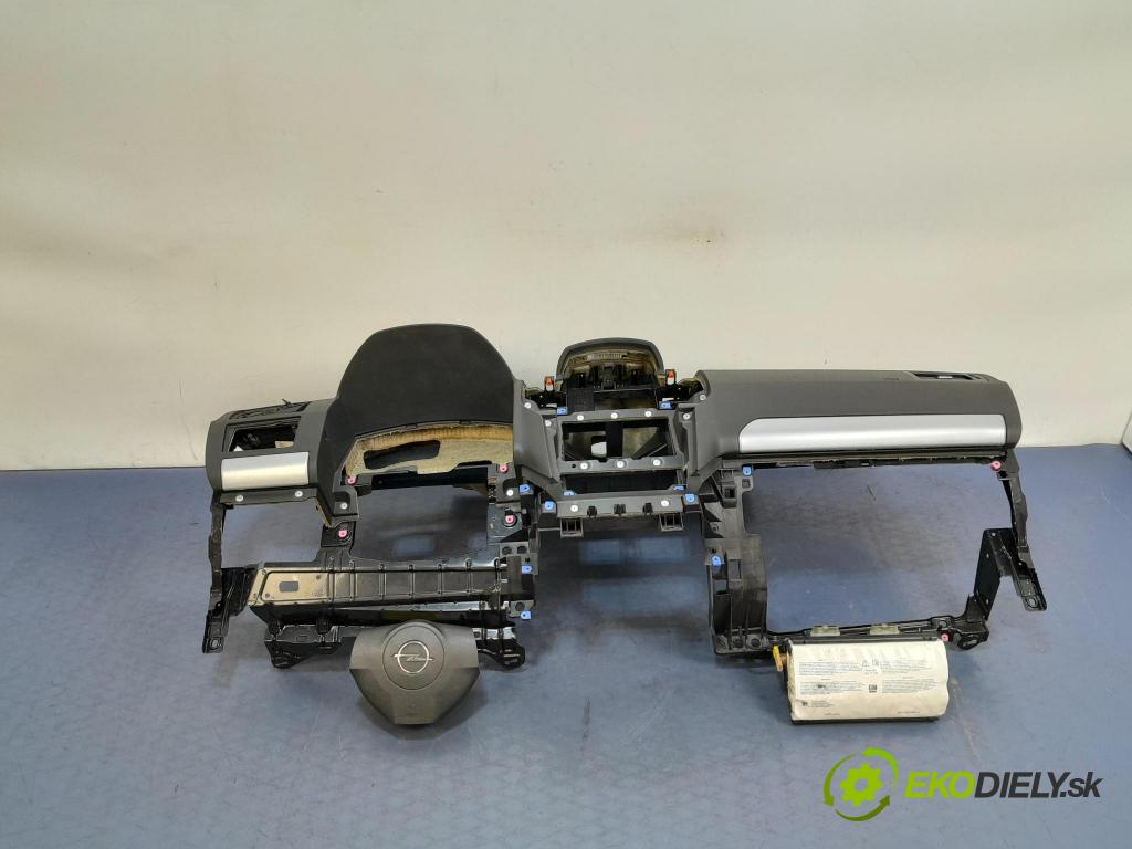 Opel Zafira 2006 kokpit,pristrojová doska
