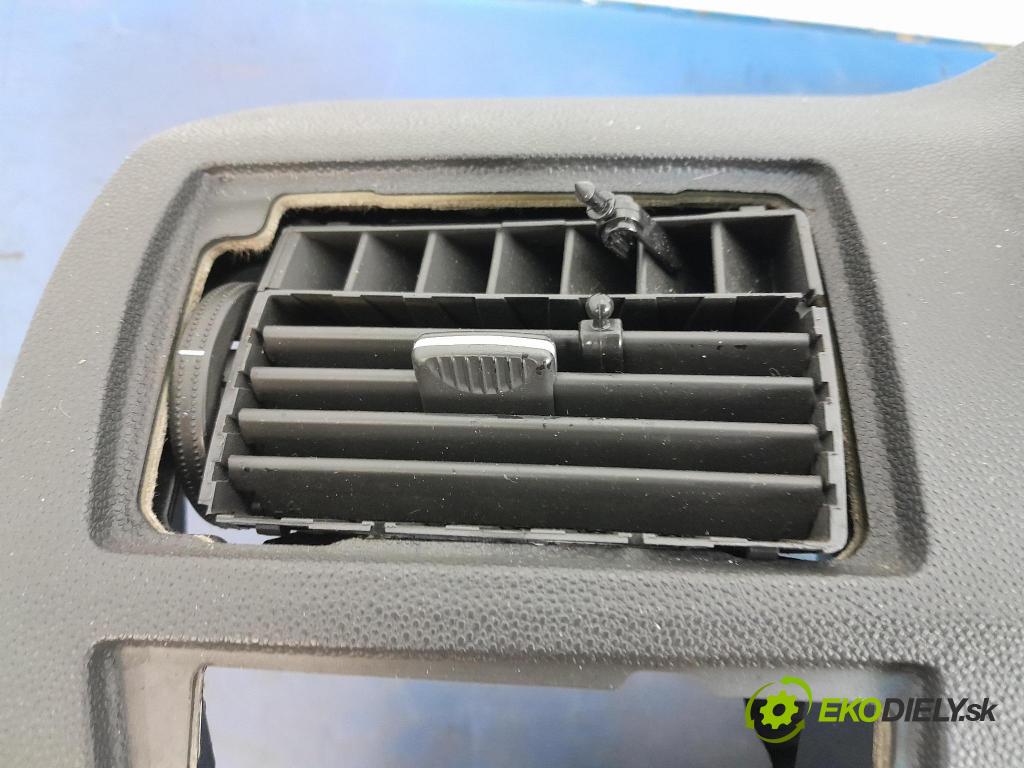 Opel Zafira 2006 kokpit,pristrojová doska